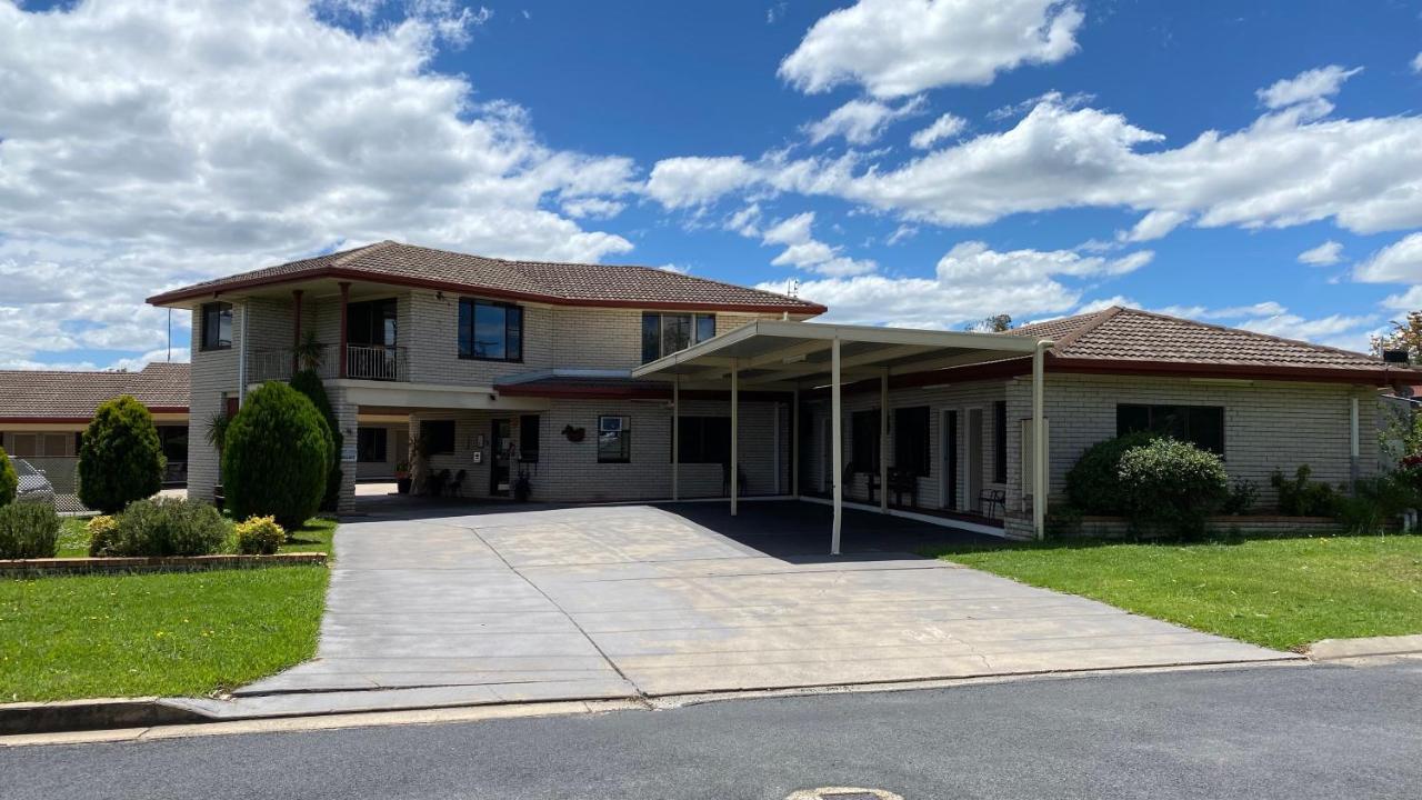 Sapphire City Motor Inn Inverell Bagian luar foto