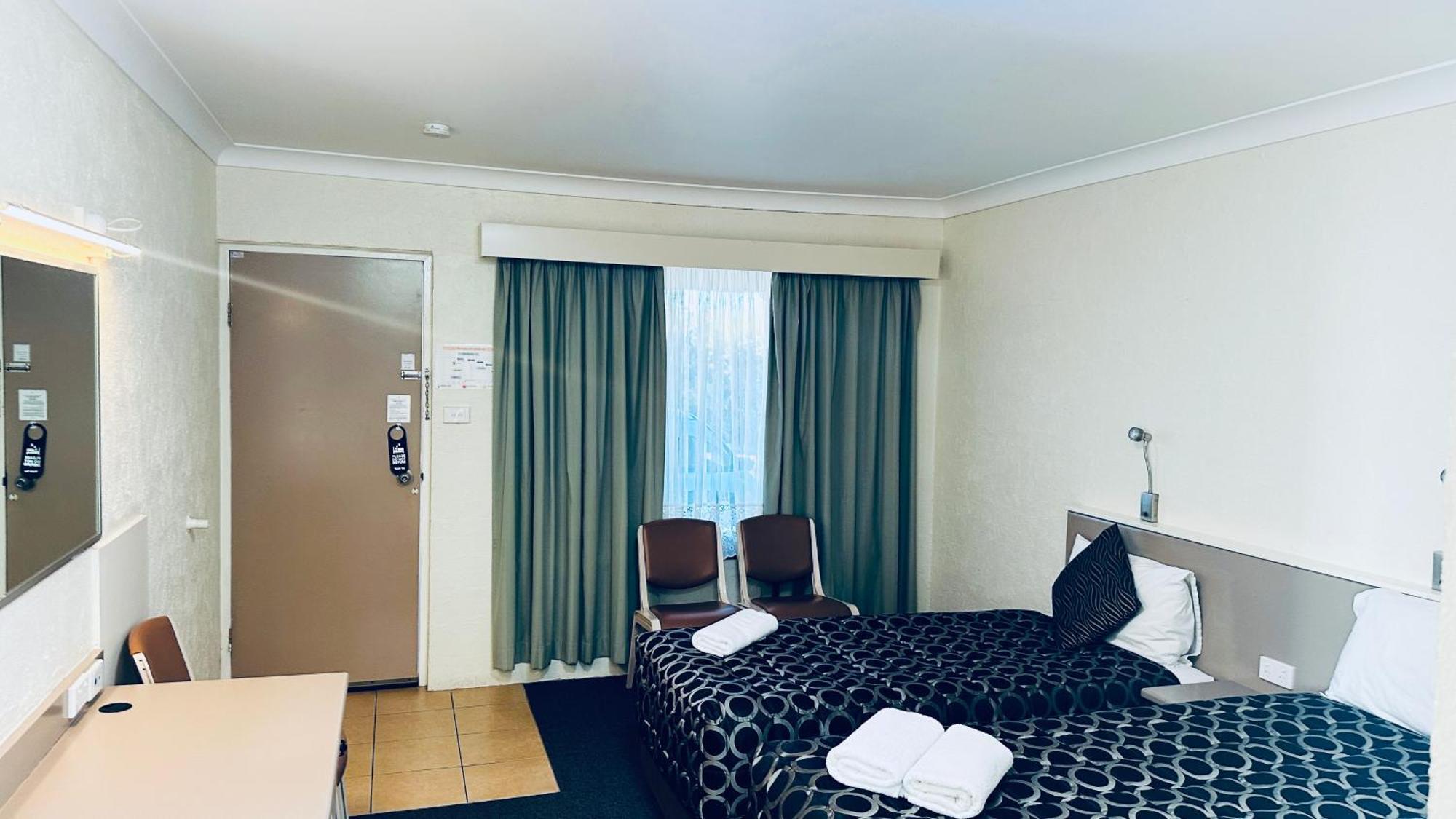 Sapphire City Motor Inn Inverell Bagian luar foto