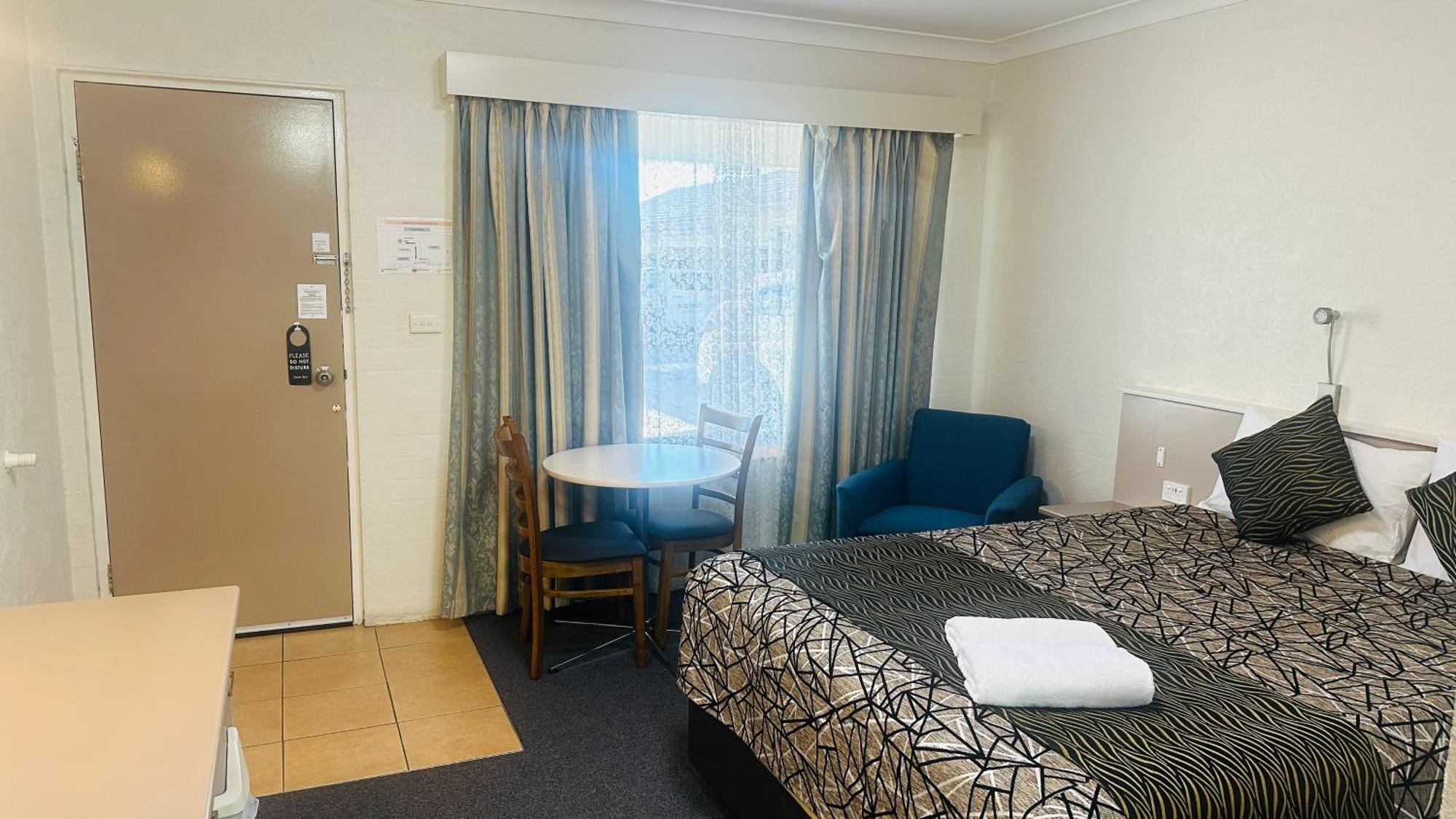 Sapphire City Motor Inn Inverell Bagian luar foto