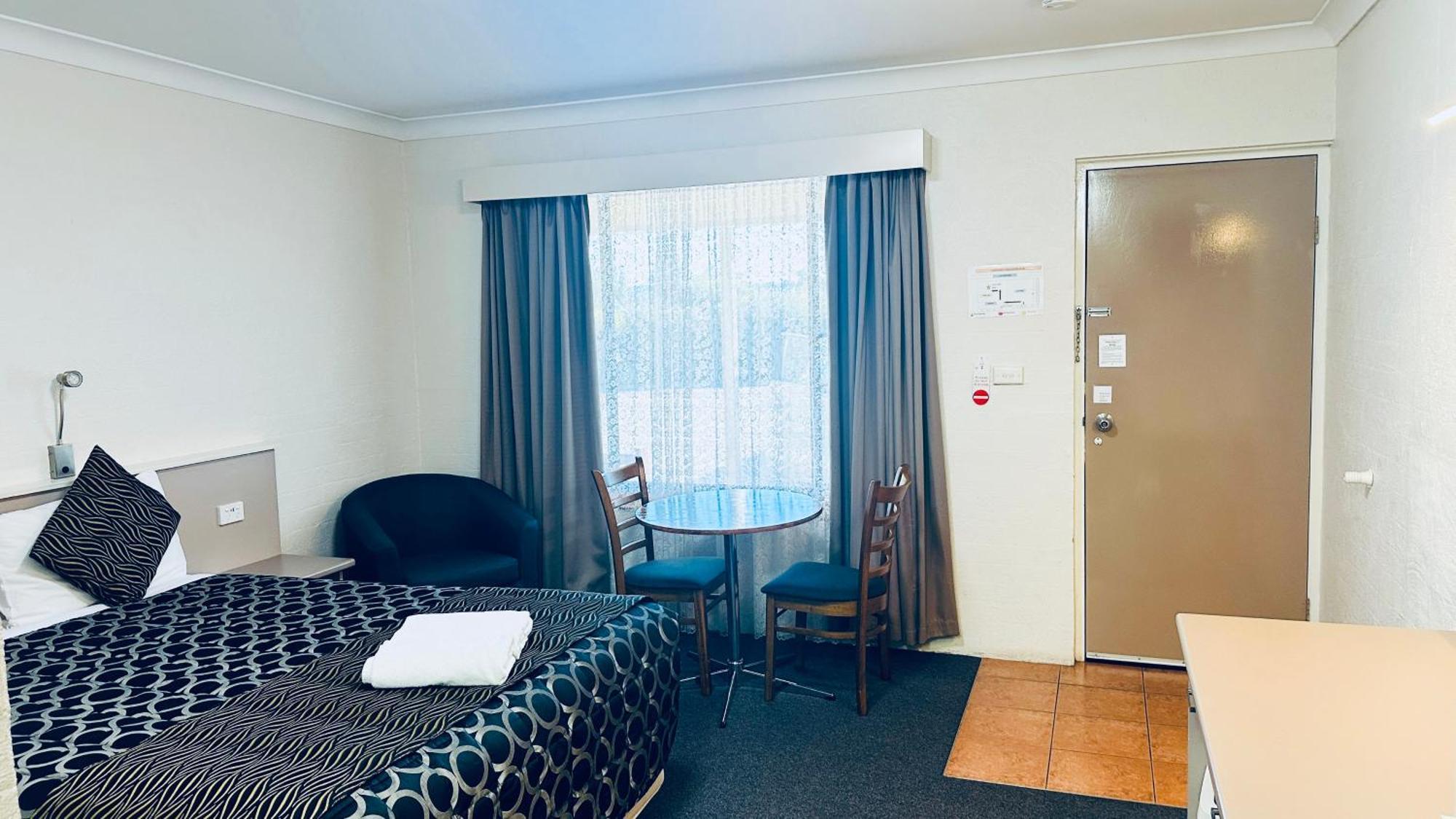 Sapphire City Motor Inn Inverell Bagian luar foto