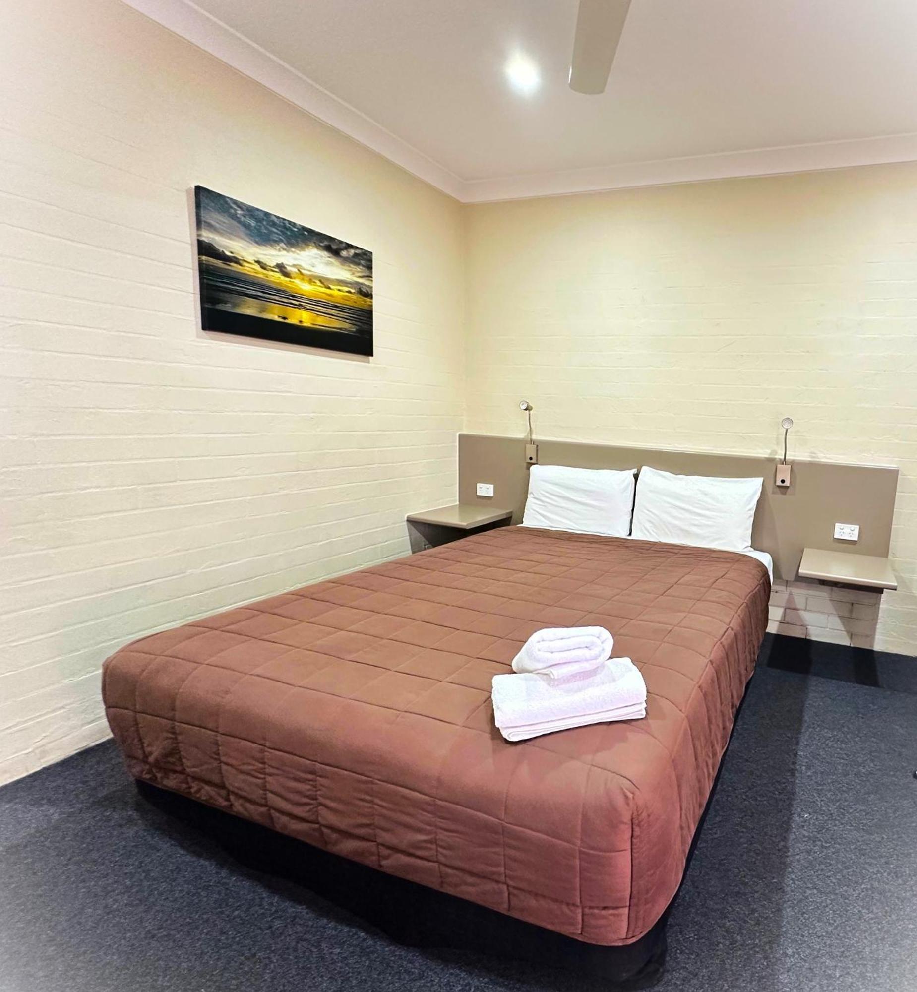Sapphire City Motor Inn Inverell Bagian luar foto