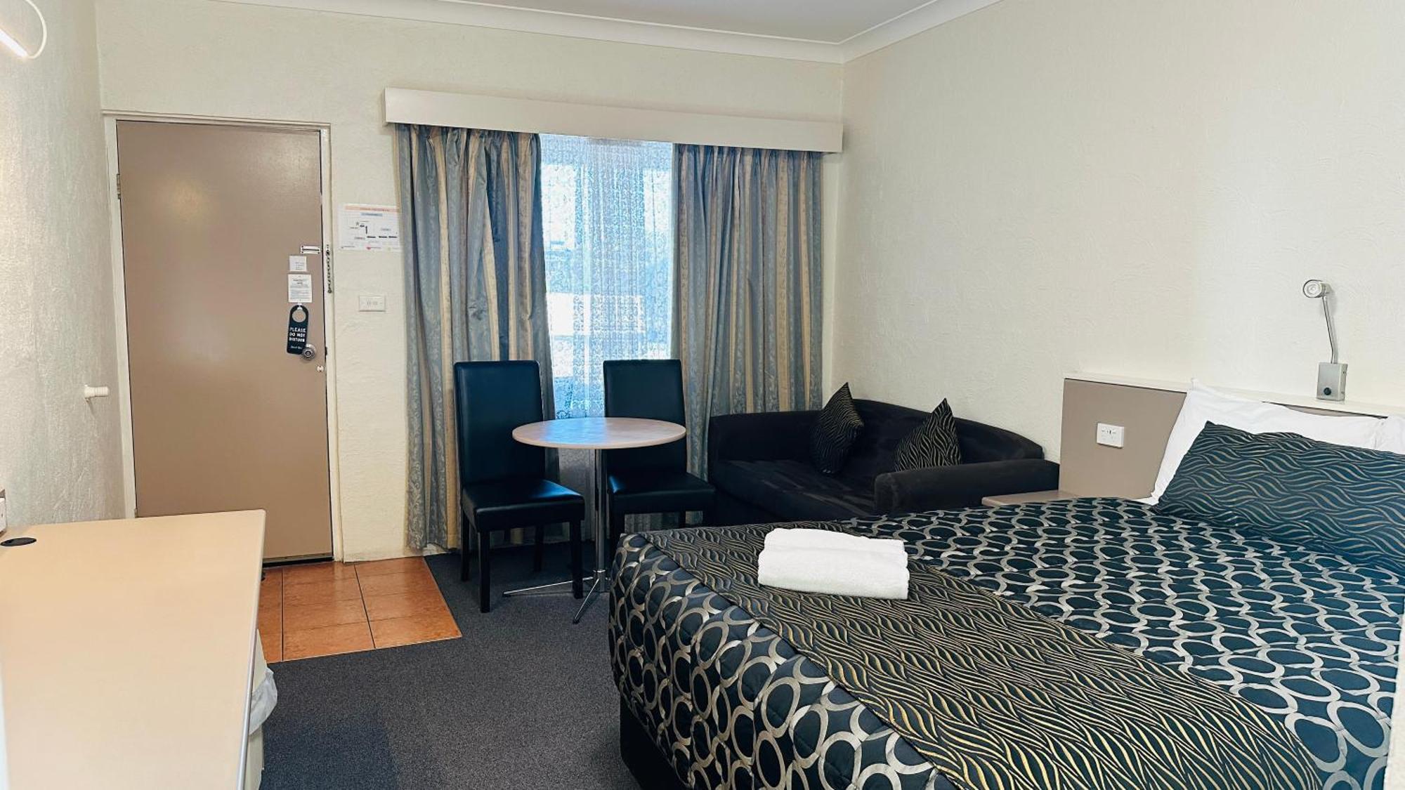 Sapphire City Motor Inn Inverell Bagian luar foto