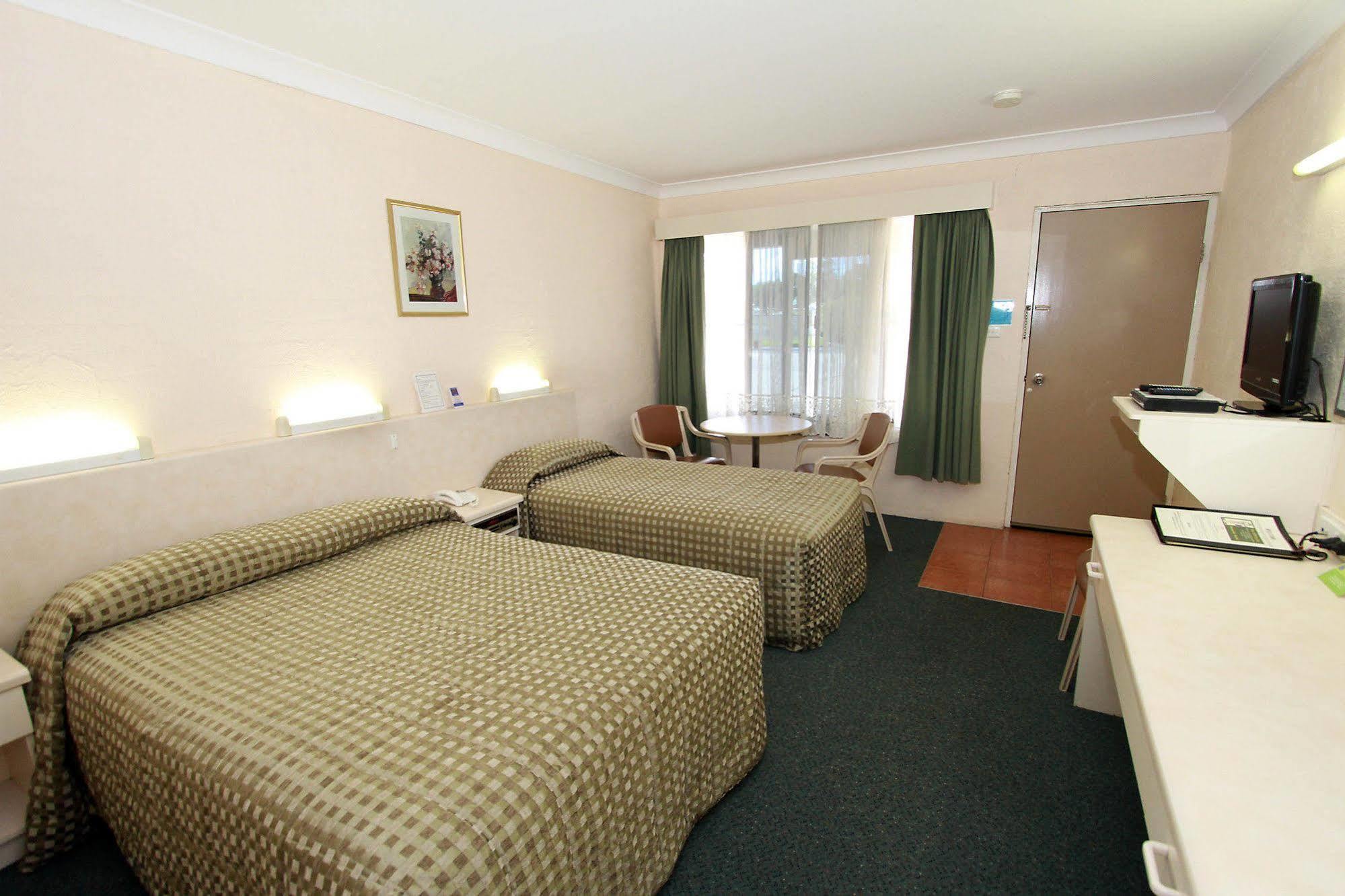 Sapphire City Motor Inn Inverell Bagian luar foto