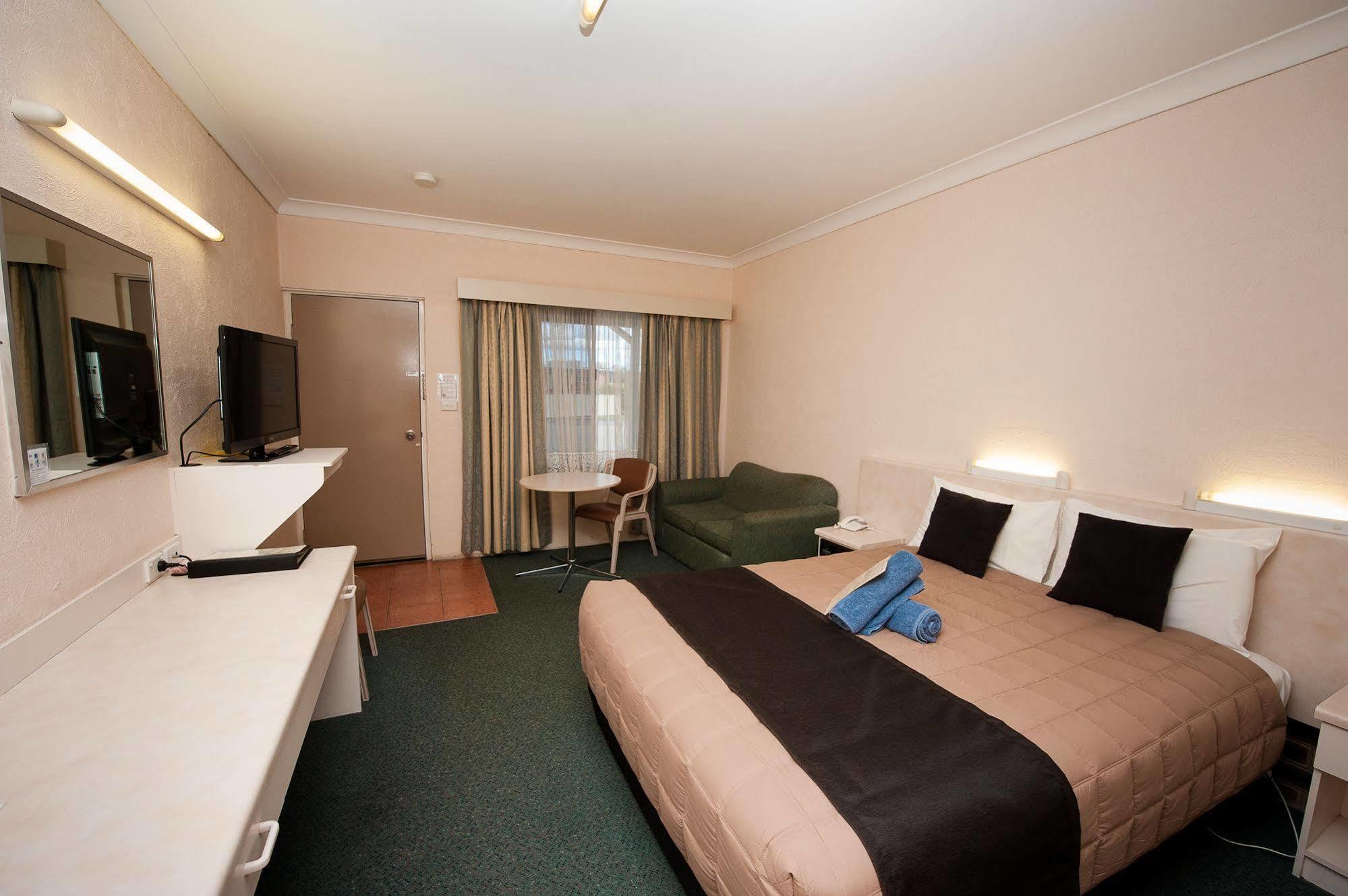Sapphire City Motor Inn Inverell Bagian luar foto